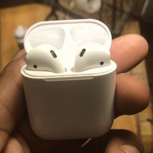 AirPods
